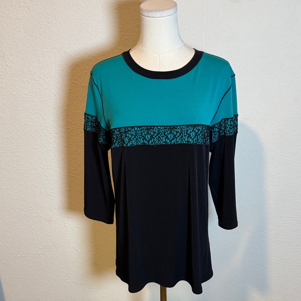 NWT Eva Varro 3/4 Sleeve Contrast Top Teal & Black Lace
